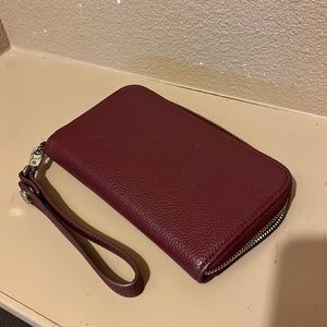 Thirty-One Wristlet wallet maroon
